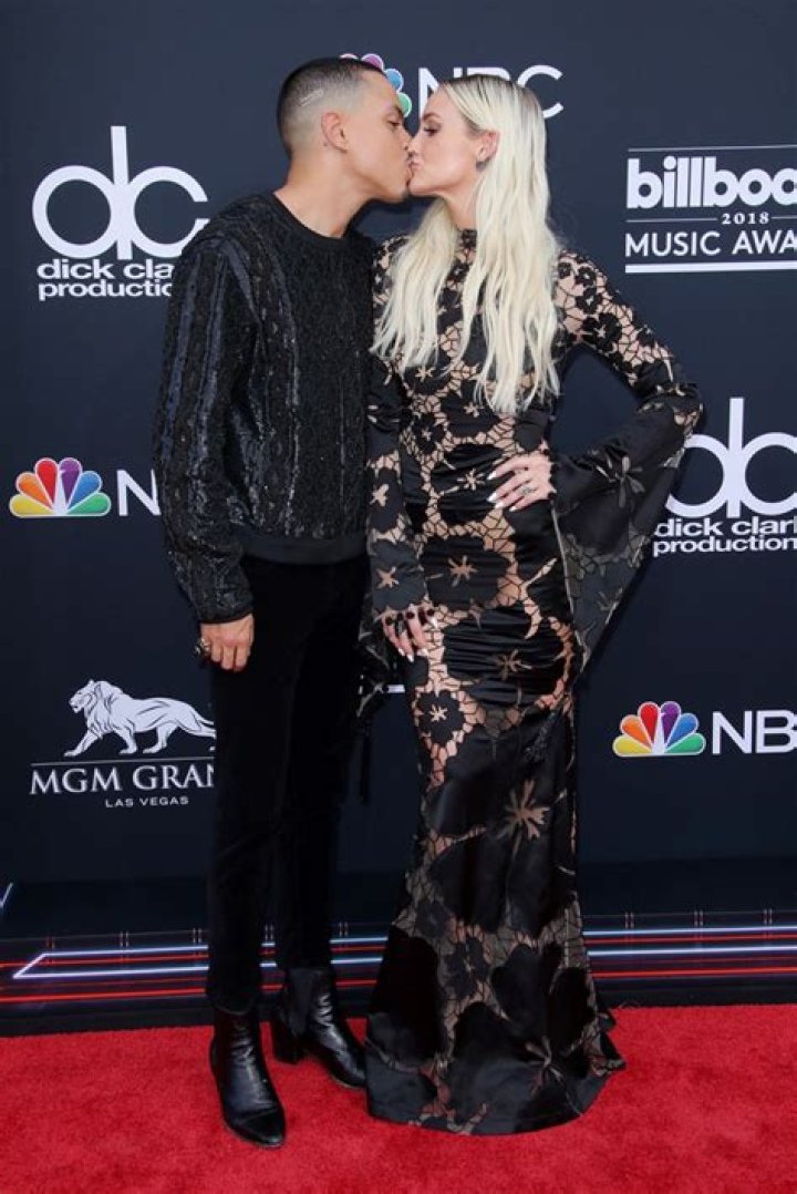2018 Billboard Awards Couples — Jesse McCartney & More