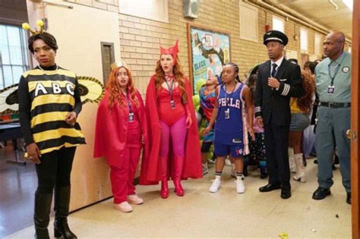 ‘Abbott Elementary’ Cast’s Halloween Costumes: Photos – Hollywood Life