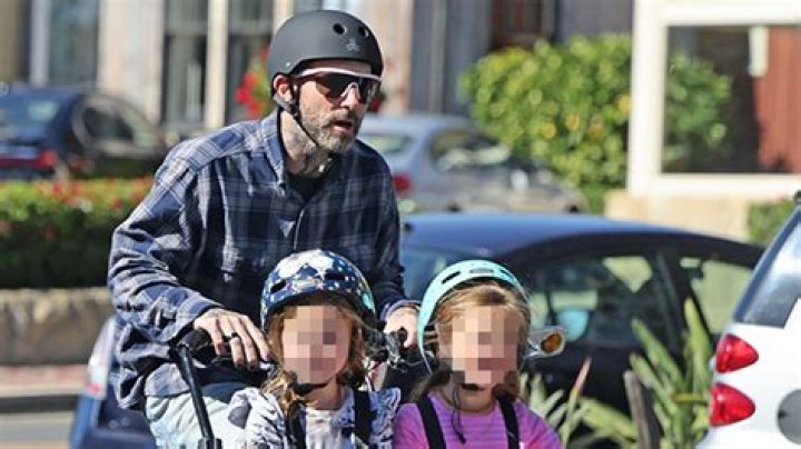 Adam Levine Sports Grey Beard On Bike Ride With Kids: Photo – Hollywood Life