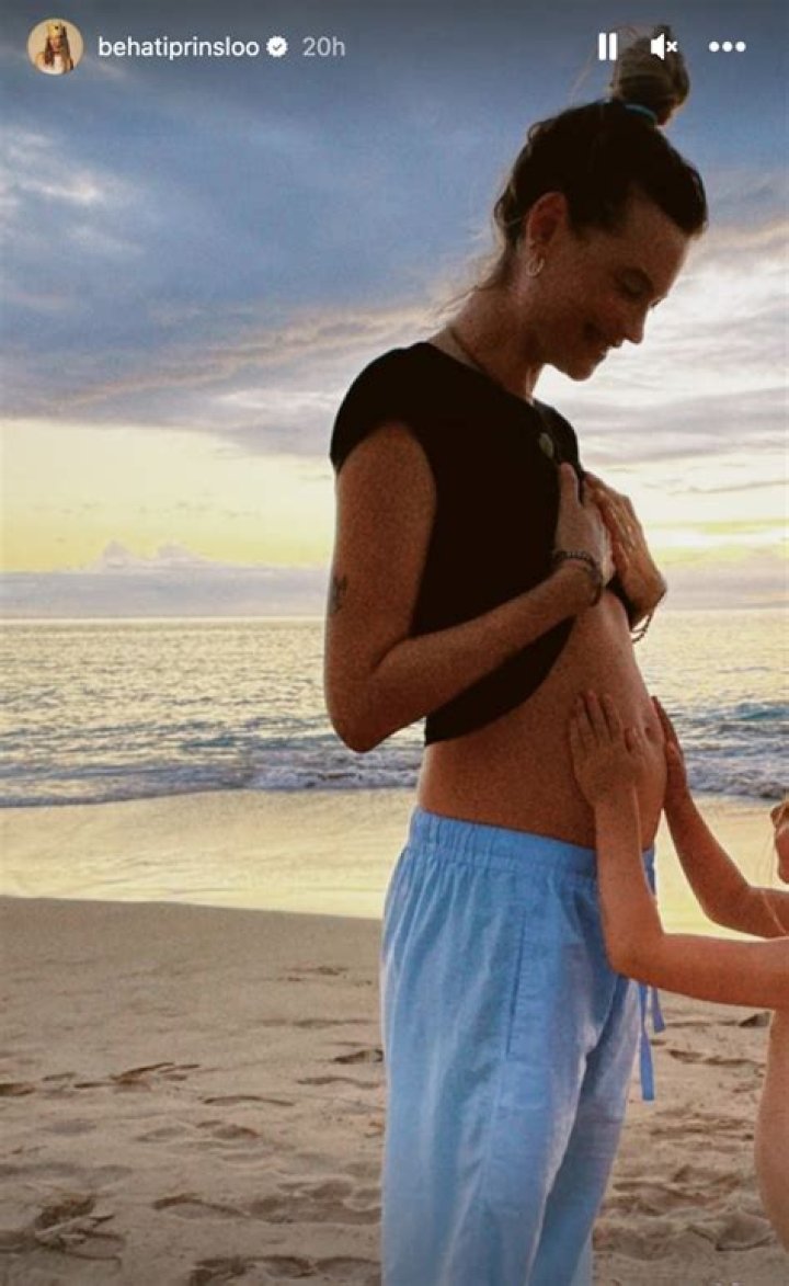 Adam Levine Goes For Shirtless Dip With Wife Behati Prinsloo In Hawaii – Hollywood Life