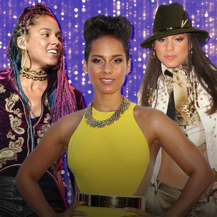 See The Singer Through The Years – Hollywood Life