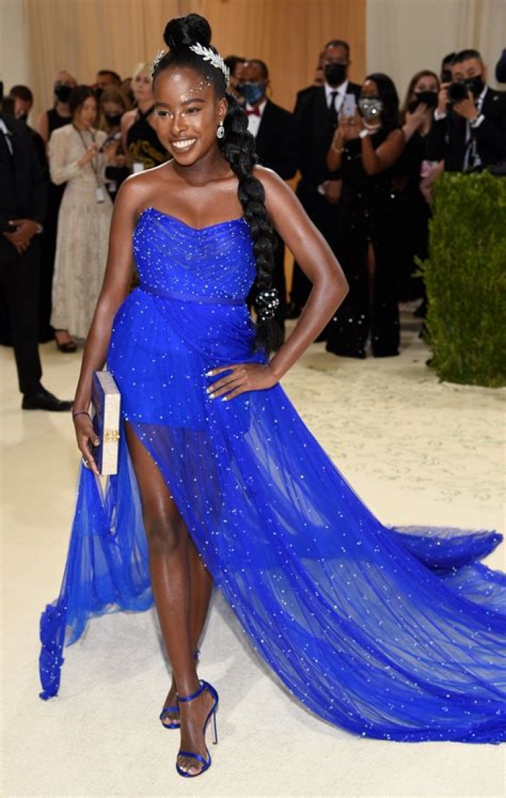 Amanda Gorman’s Met Gala 2021 Dress: Photo – Hollywood Life