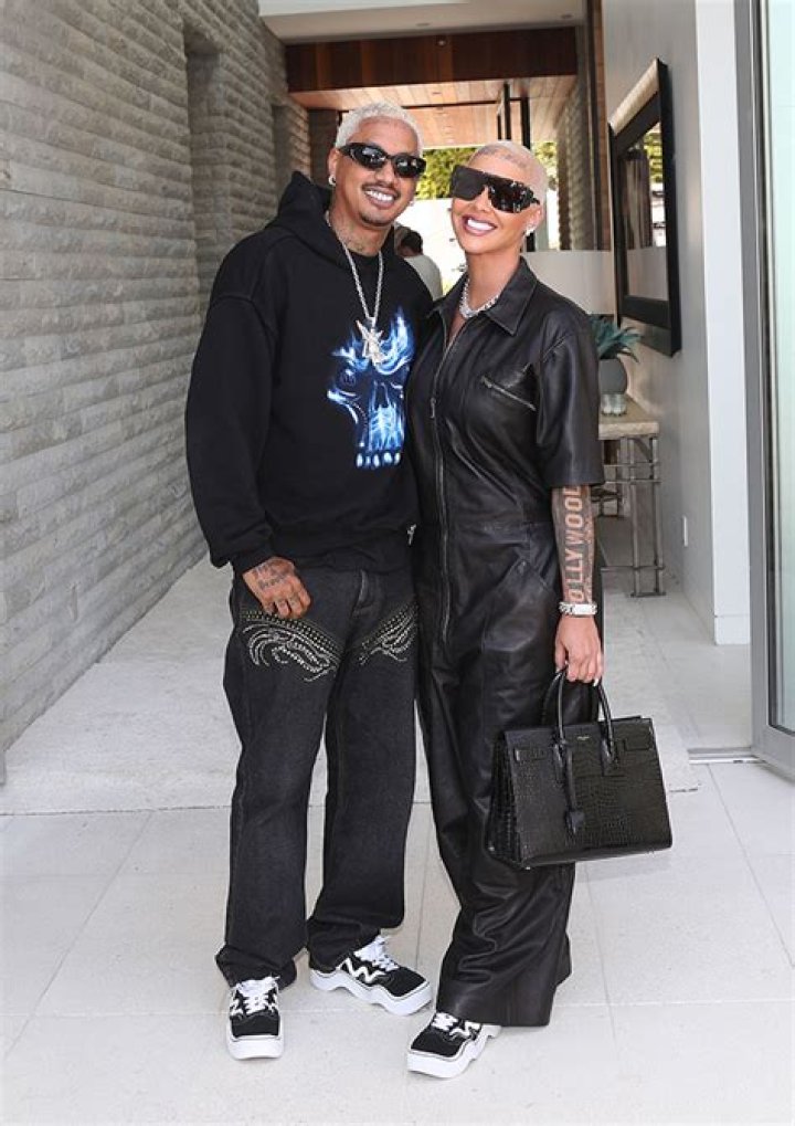 Amber Rose Declares She Wants To Be’ Single’ Forever After Breakups – Hollywood Life