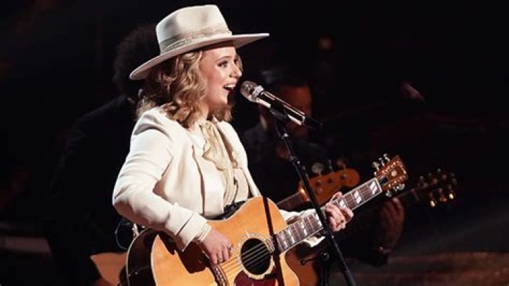 ‘American Idol’s Leah Marlene Teases Tour With Fritz Hager & More – Hollywood Life