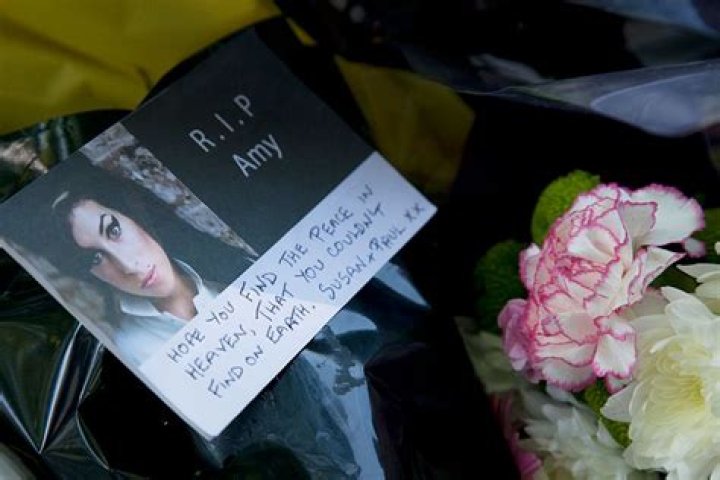 Mitch Winehouse Gives Touching Eulogy To Daughter Amy: 'Goodnight My Angel. Sleep Tight.'