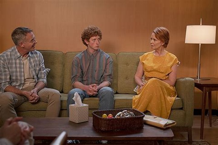 Steve & Miranda Go To Therapy In Episode 4 – Hollywood Life