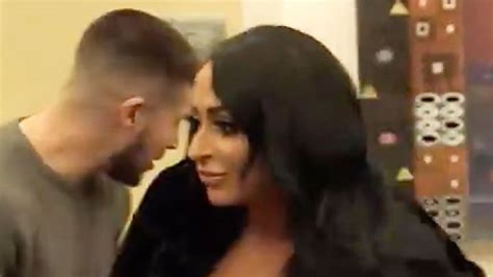 Angelina Pivarnick Grabs Vinny Guadagnino Intimately On ‘Jersey Shore’ – Hollywood Life