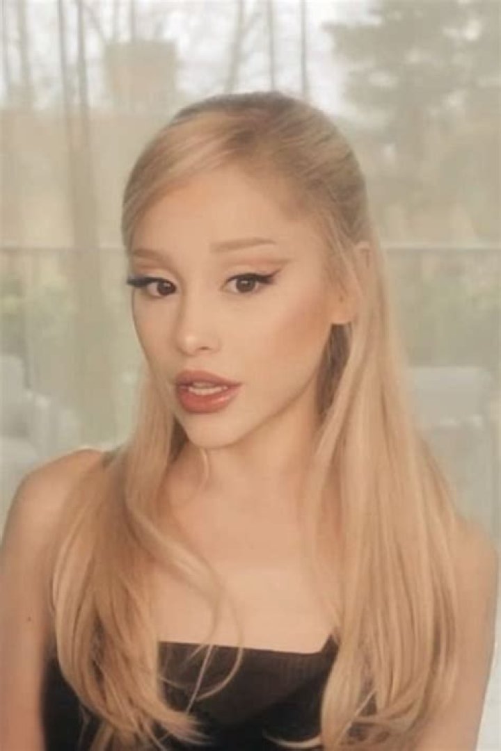 Ariana Grande Debuts Blonde Hair Makeover For ‘Wicked’ Movie – Hollywood Life