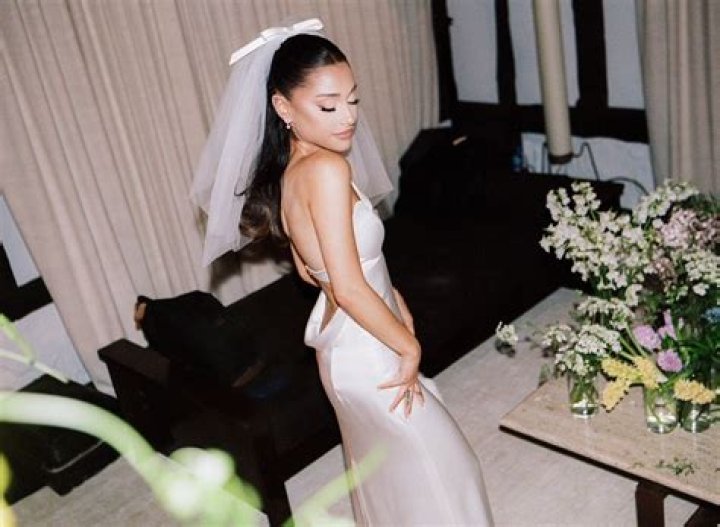 Ariana Grande’s Vera Wang Crop Top & Skirt At Brother Frankie’s Wedding – Hollywood Life