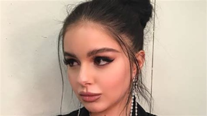 Ariel Winter Looks Like A Braless Goddess In Plunging Top For Hottest Instagram Pic Ever
