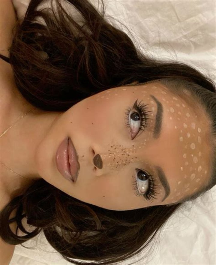 Ariel Winter Shows Off Her Natural Freckles In Gorgeous Makeup-Free Selfies