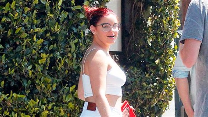 Ariel Winter’s Printed Bikini On Vacation With Luke Benward – Photos – Hollywood Life