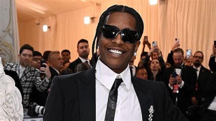 A$AP Rocky Reacts To Fan He Jumped Over Ahead Of Met Gala: Photo – Hollywood Life