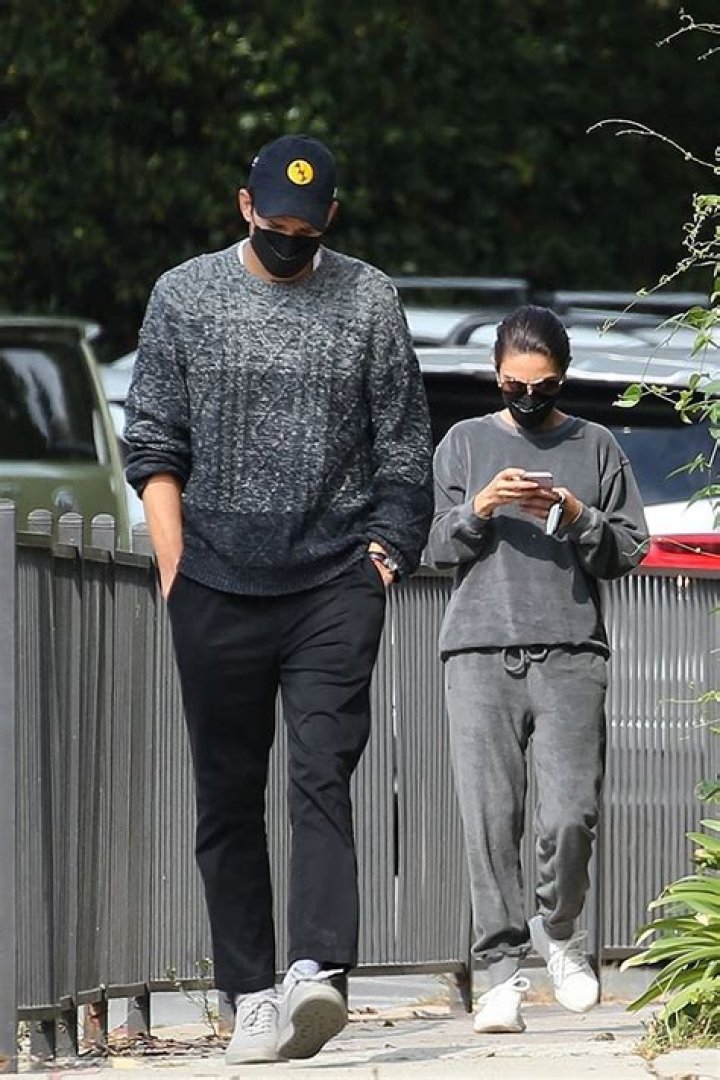 Ashton Kutcher & Mila Kunis Match In Gray Outfits As They Run Errands In L.A. — Photo