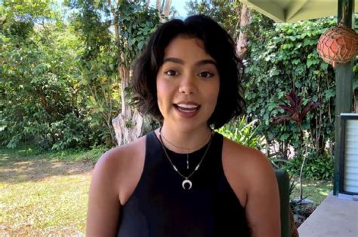 Auli’i Cravalho — Pics – Hollywood Life