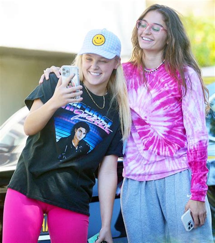 Avery Cyrus Reacts To JoJo Siwa’s Breakup Claims – Hollywood Life