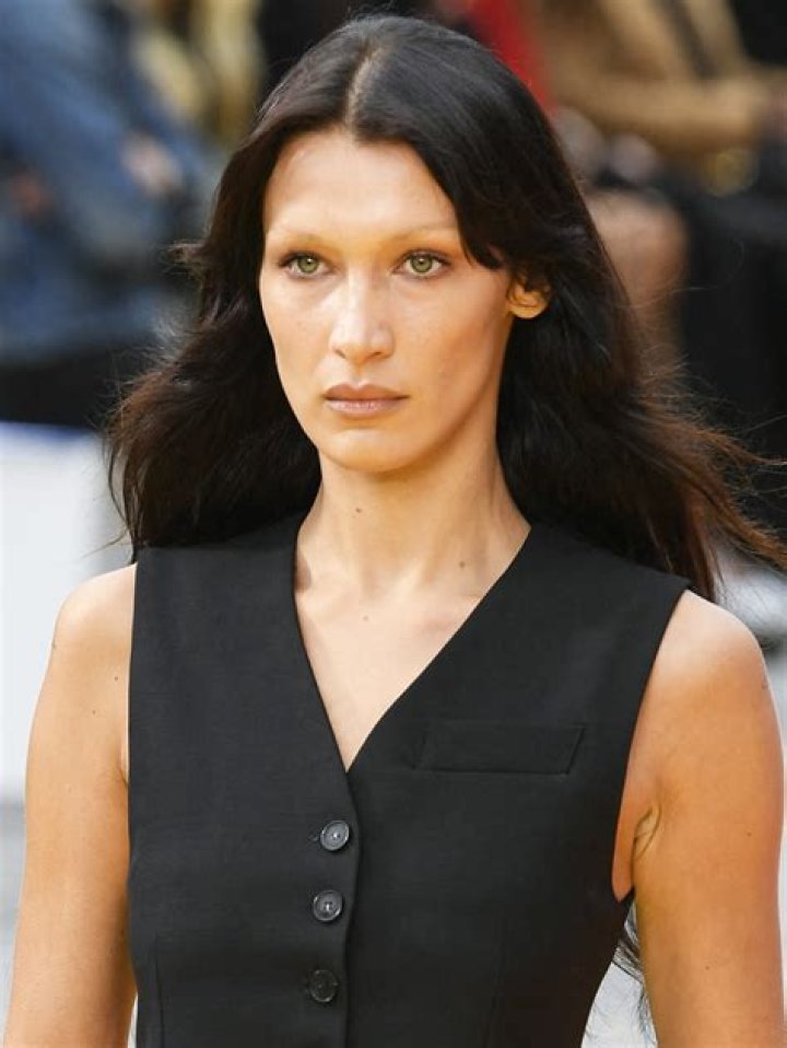 Bella Hadid’s Blonde Hair Makeover In Aspen: Photos – Hollywood Life