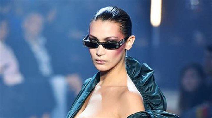 Wardrobe Malfunction At Paris Fashion Show – Hollywood Life