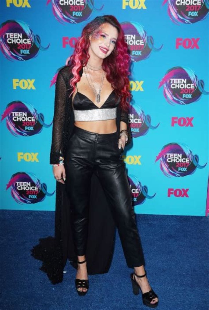 Bella Thorne at the 2017 Teen Choice Awards — PICS
