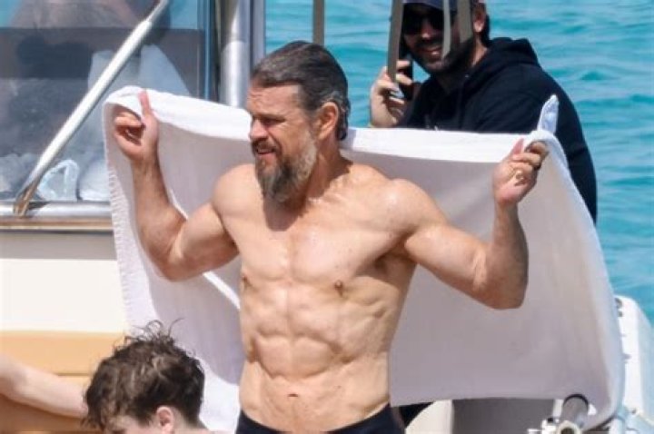 Ben Affleck Rocks A Beard On Film Set & Looks Unrecognizable — Pics – Hollywood Life