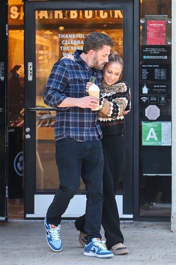 Ben Affleck Puts Arm Around Jennifer Lopez On Cute Starbucks Date: Photos