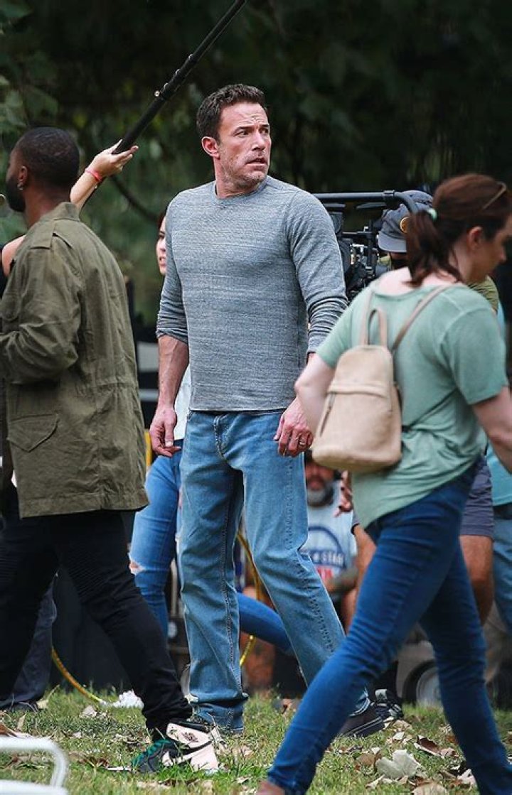 Ben Affleck Puts His Big Muscles On Display While Filming New Thriller In Austin — Photo
