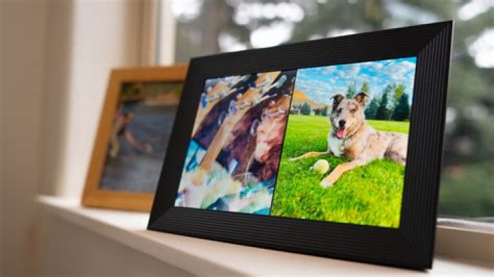 This Digital Picture Frame Displays All Of Your Favorite Photos & Is On Sale For Just $100