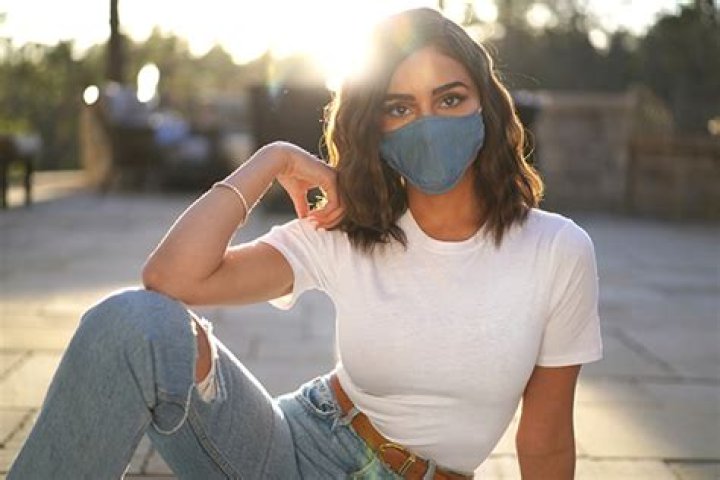 Olivia Culpo’s Makeup Artist Reveals How To Get A Dramatic Eye Makeup While Wearing A Face Mask