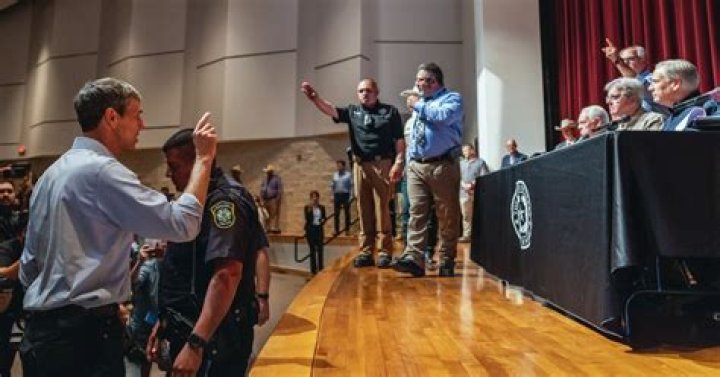 Beto O’Rourke Crashes Texas Gov. Abbott Press Conference On School Massacre: ‘This Is On You’