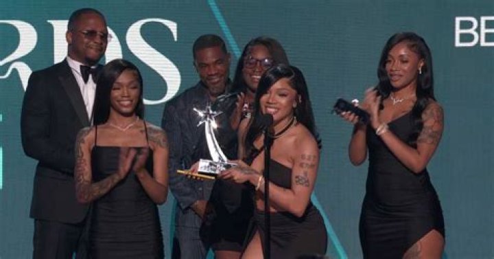 BET Awards 2015 — Raps ‘IDFWU’ & More Hits – Hollywood Life