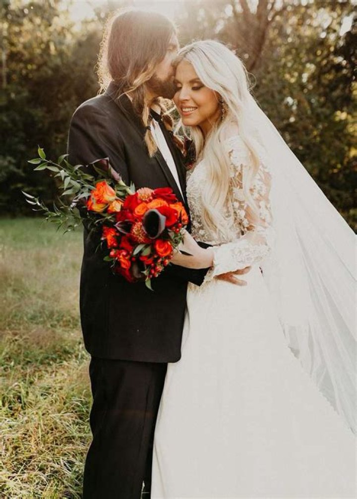 Billy Ray Cyrus Marries Firerose in Romantic Outdoor Wedding – Hollywood Life