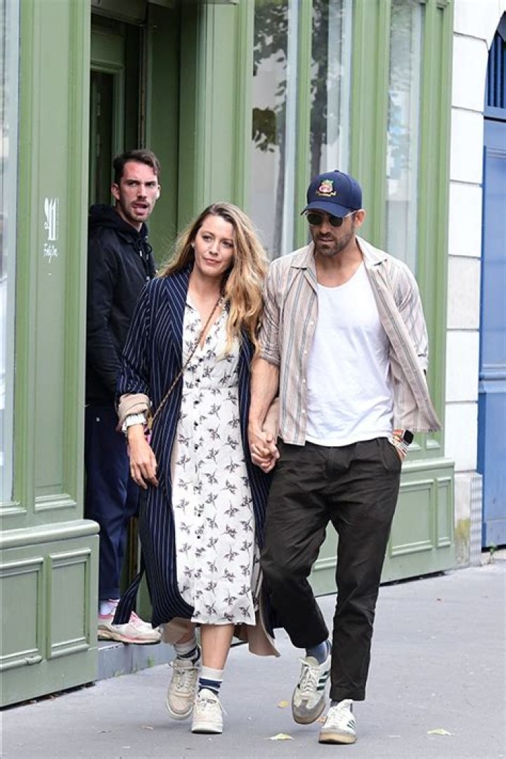 Blake Lively & Ryan Reynolds Hold Hands During Paris Getaway: Sweet Photo