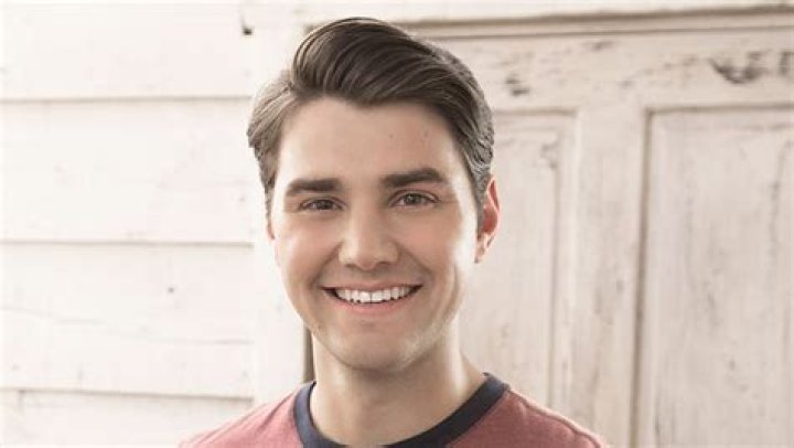 ‘Bless This Mess’ Star JT Neal Talks Working With Dax Shepard & More – Hollywood Life