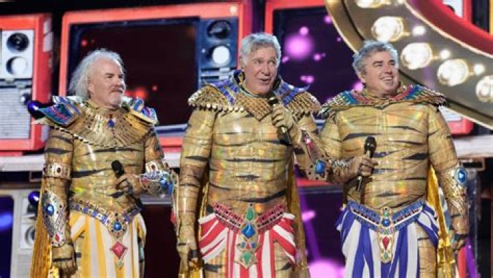 ‘The Brady Bunch’ Men Talk Being Mummies On ‘Masked Singer’: Exclusive – Hollywood Life