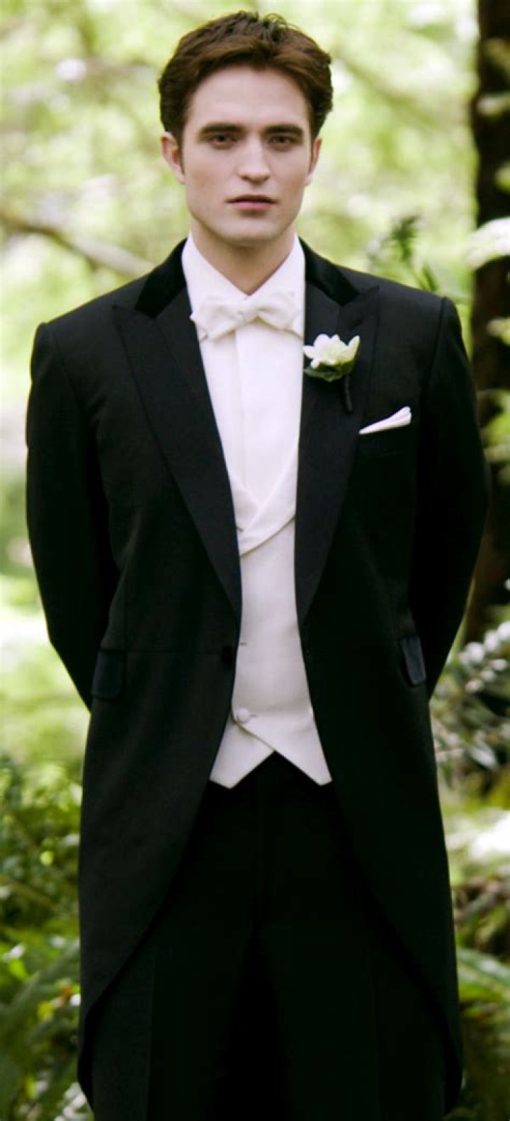 'Breaking Dawn' Wedding: Costume Designer Reveals New Details About Edward's Tuxedo