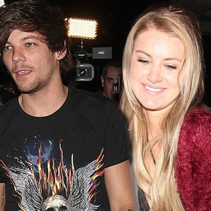 Louis Tomlinson: Briana Jungwirth Cheers On Her Baby Daddy At 1D’s Concert — Pics