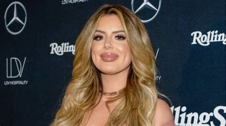 Brielle Biermann Shows Off Big Lips & Cleavage In ‘KAB Cosmetics’ Pics – Hollywood Life