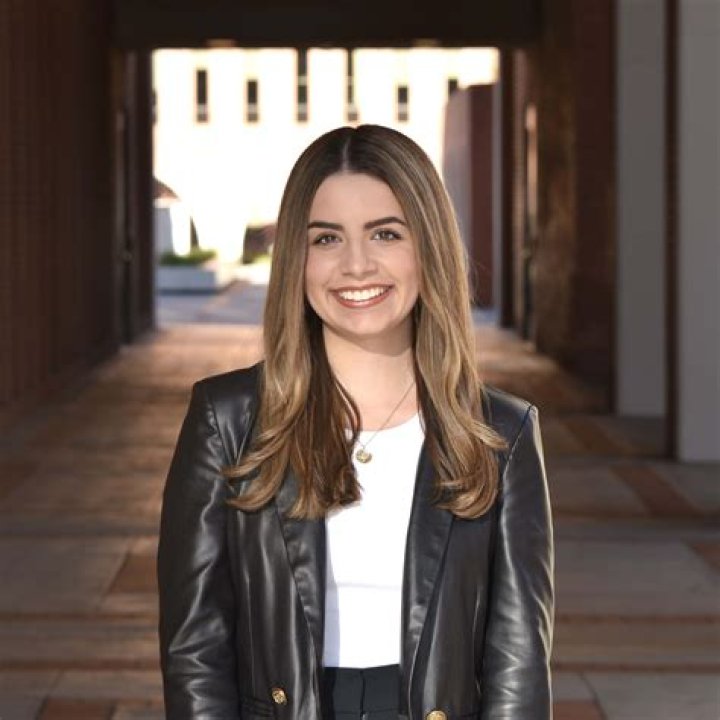 Travis Sings Katie A Song — Video – Hollywood Life