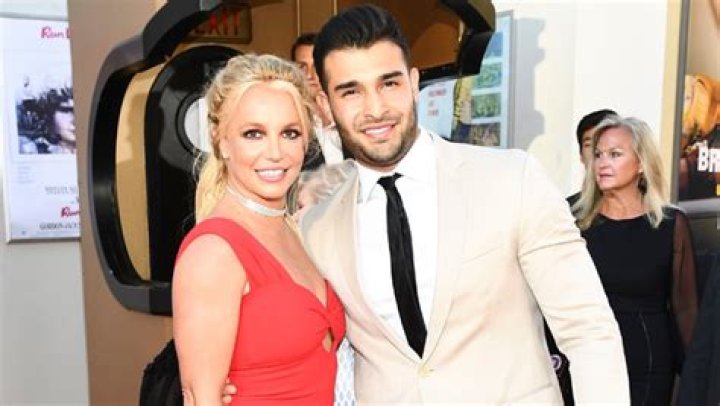 Britney Spears & Boyfriend Sam Asghari Cuddle Up In Front Of A Massive Christmas Tree