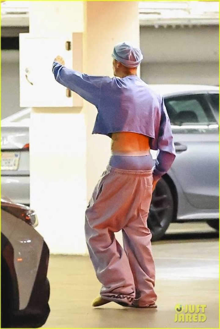 Britney Spears Dances To Justin Bieber In Crop Top After Sharing Emotional Message About Sons