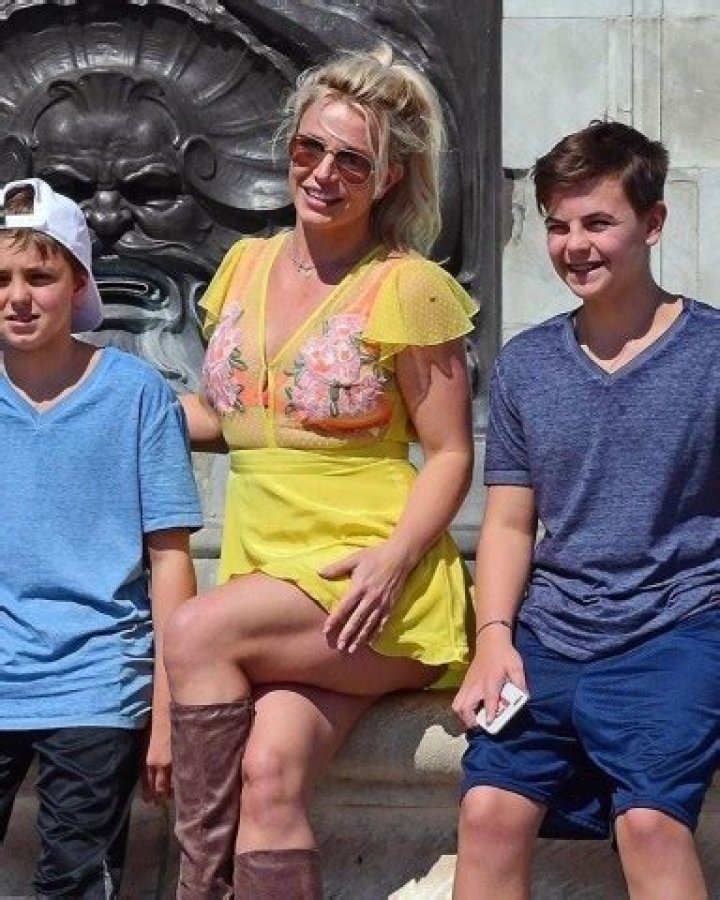 How Britney Spears Feels About Reuniting With Her Mom Lynne For The Holidays