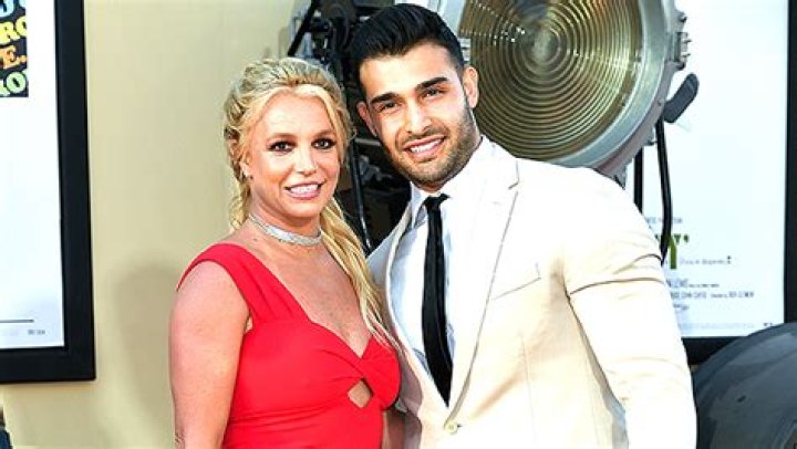 Britney Spears Dances To ‘Toxic’ In Shower Wearing Just A Robe In Amazing Birthday Tribute To BF Sam