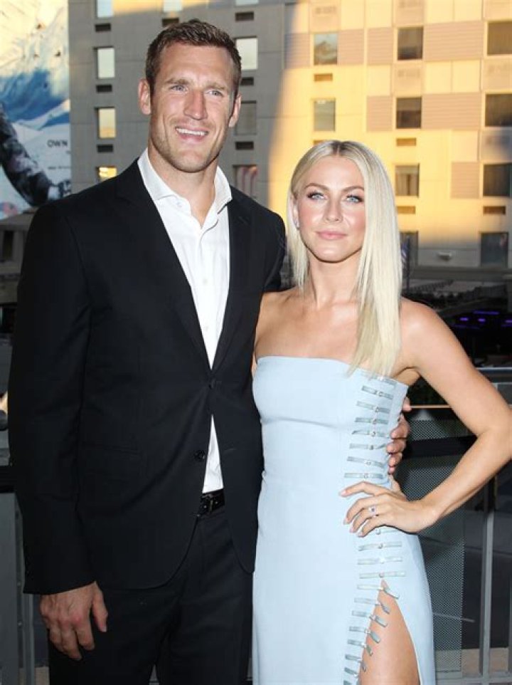 Brooks Laich Says Julianne Hough Inspired Him To Explore His Sexuality – Hollywood Life