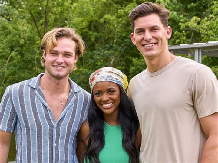 ‘Bachelorette’ Recap: [Spoiler] Leaves, Desiree Hartsock Is Left Heartbroken