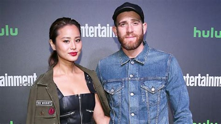 Bryan Greenberg Interview On New Music, Reboots & More – Hollywood Life