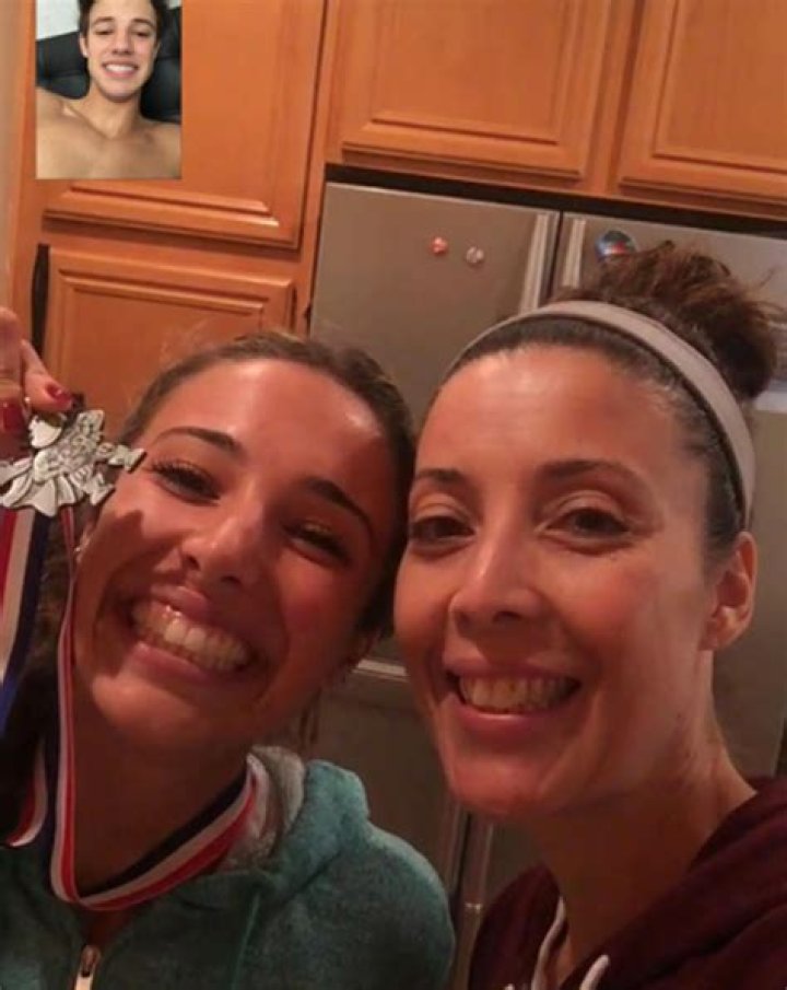 Cameron Dallas FaceTimes Shirtless With His Mom & Sister