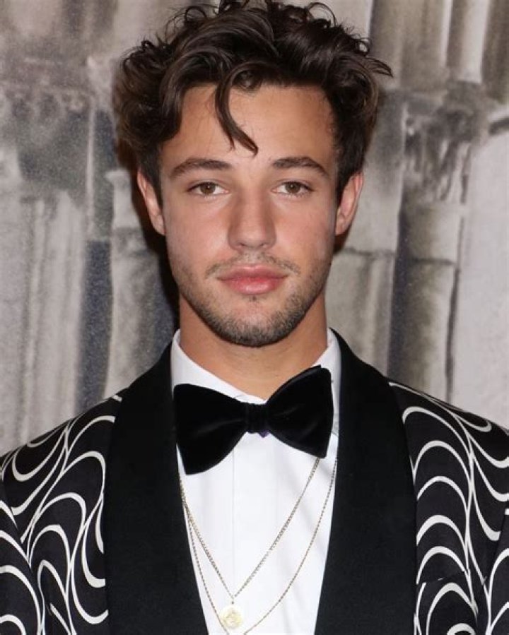 Cameron Dallas Celebrity Profile – Hollywood Life