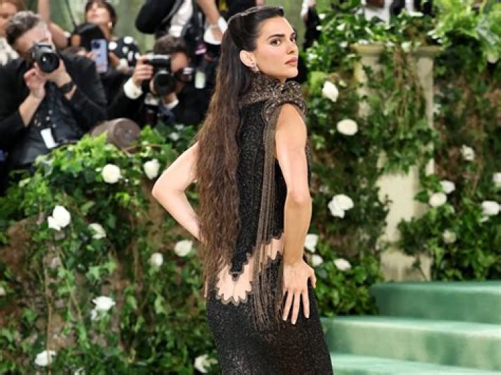 Cara Delevingne: How Kendall Jenner Got Her To Quit Modeling