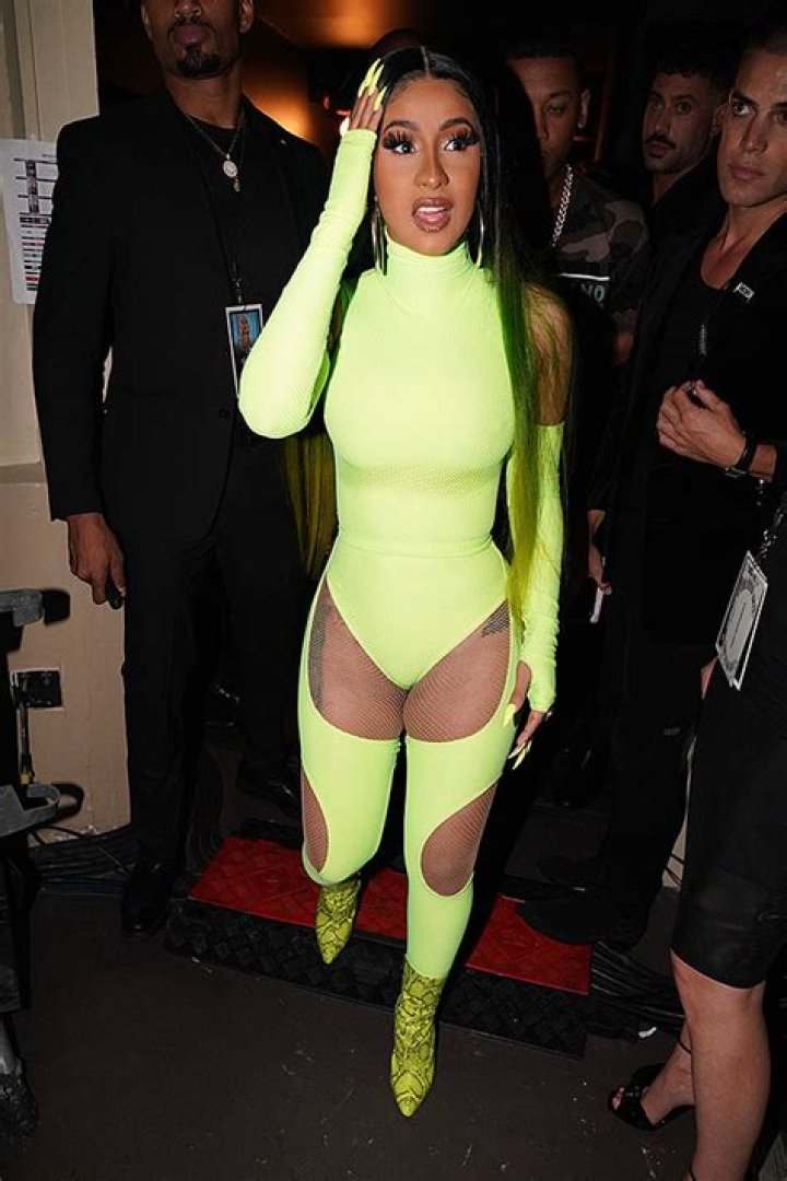 Cardi B Rocks Sexy Green Swimsuit While In Jamaica With Offset: Video – Hollywood Life