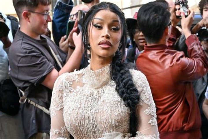 Cardi B Hosts Big Thanksgiving Amidst COVID & Responds To Backlash – Hollywood Life